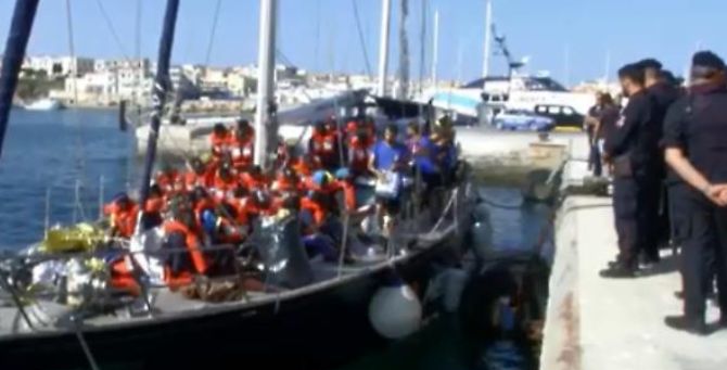 Alex arriva a Lampedusa