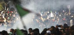 Algeria scende in piazza