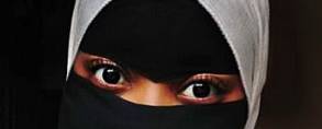 Donne in rivolta contro il velo hijab