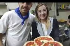 Giorgia Meloni pizza