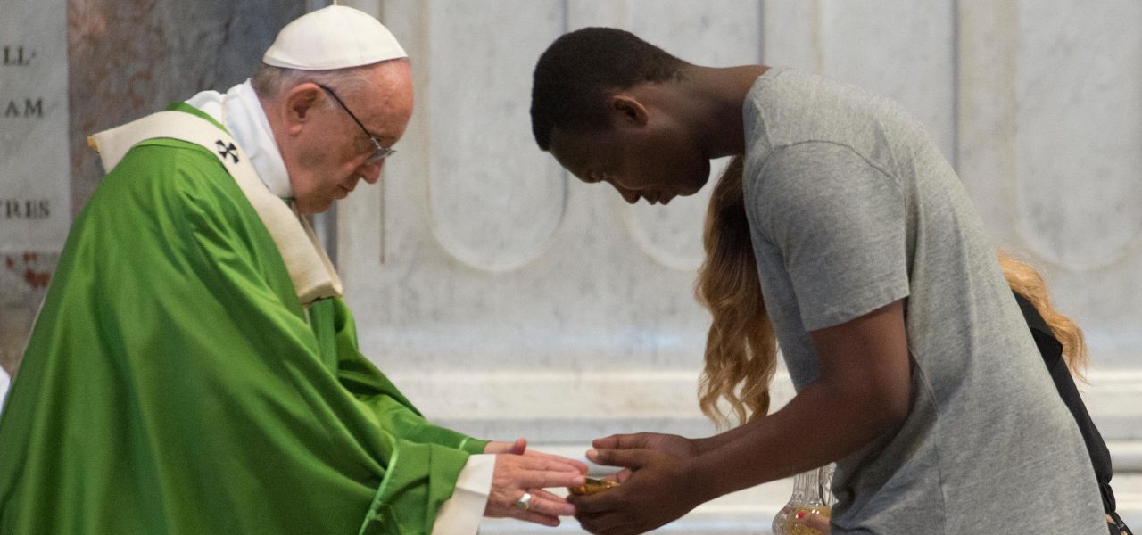 papa francesco messa migranti lapresse 2019